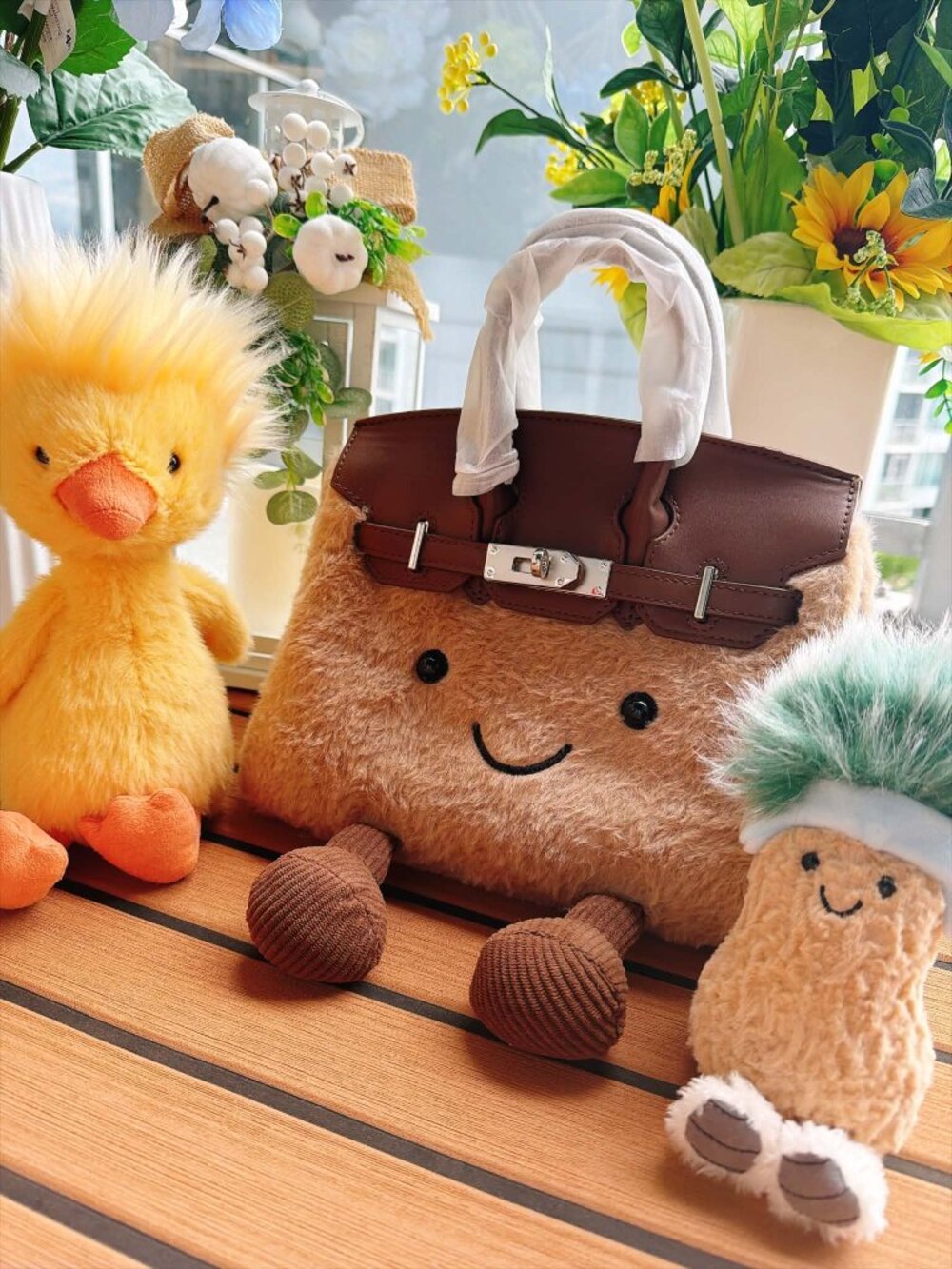 Jellykin Beige Plush Bag – The Cutest “It Bag” You’ll Ever Carry